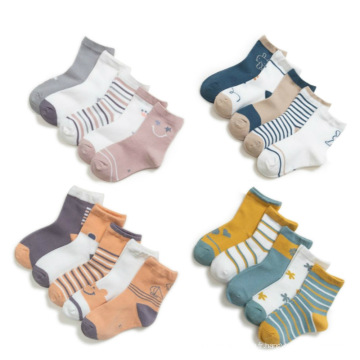 Vente chaude chaussettes en tricot tricoté de coton respirant coton chaussettes animales colorées pour bébé